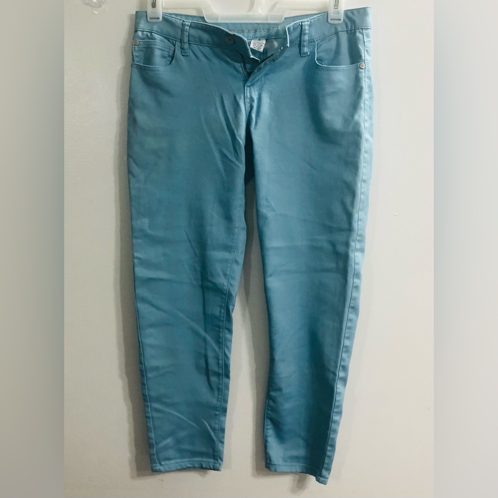 Skinny pant low rise fly zipper button closures five pockets light blue. 9